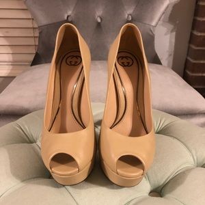 Gucci peep toe pump